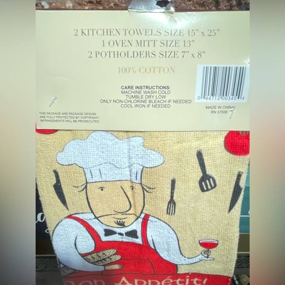 5~PCS CHEF LINEN 2 KITCHEN TOWELS 15" x 25"
1 OVEN MITT 13"
2 POTHOLDERS 7" x 8" - Picture 7 of 8